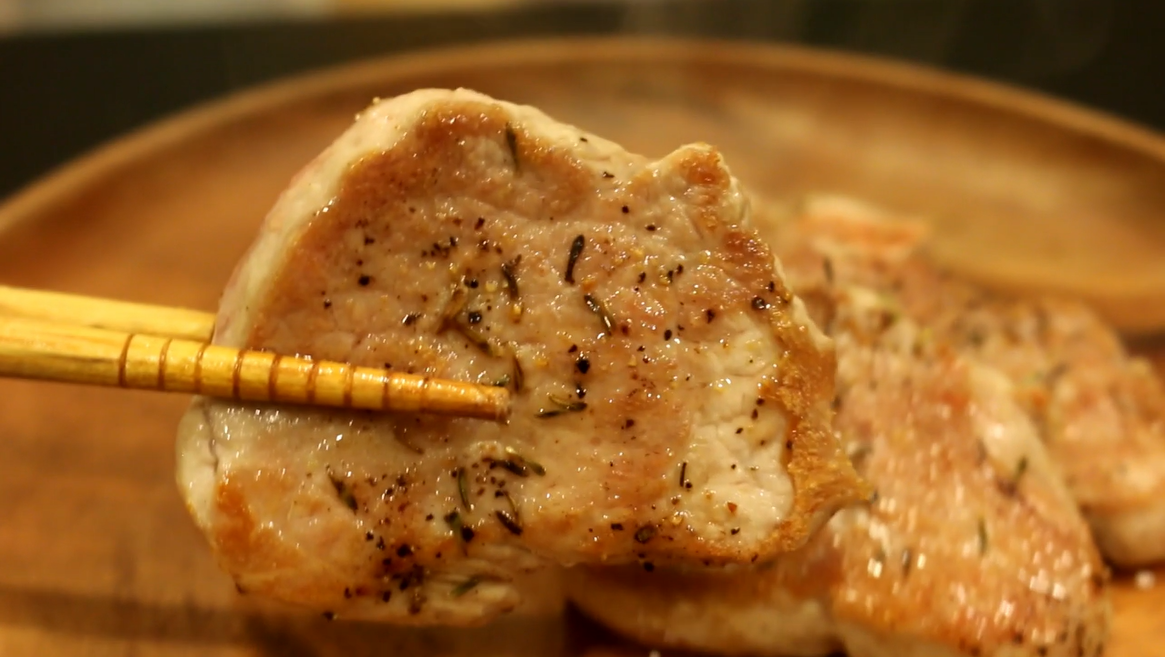 豚ヒレ肉のステーキ～タイム風味～